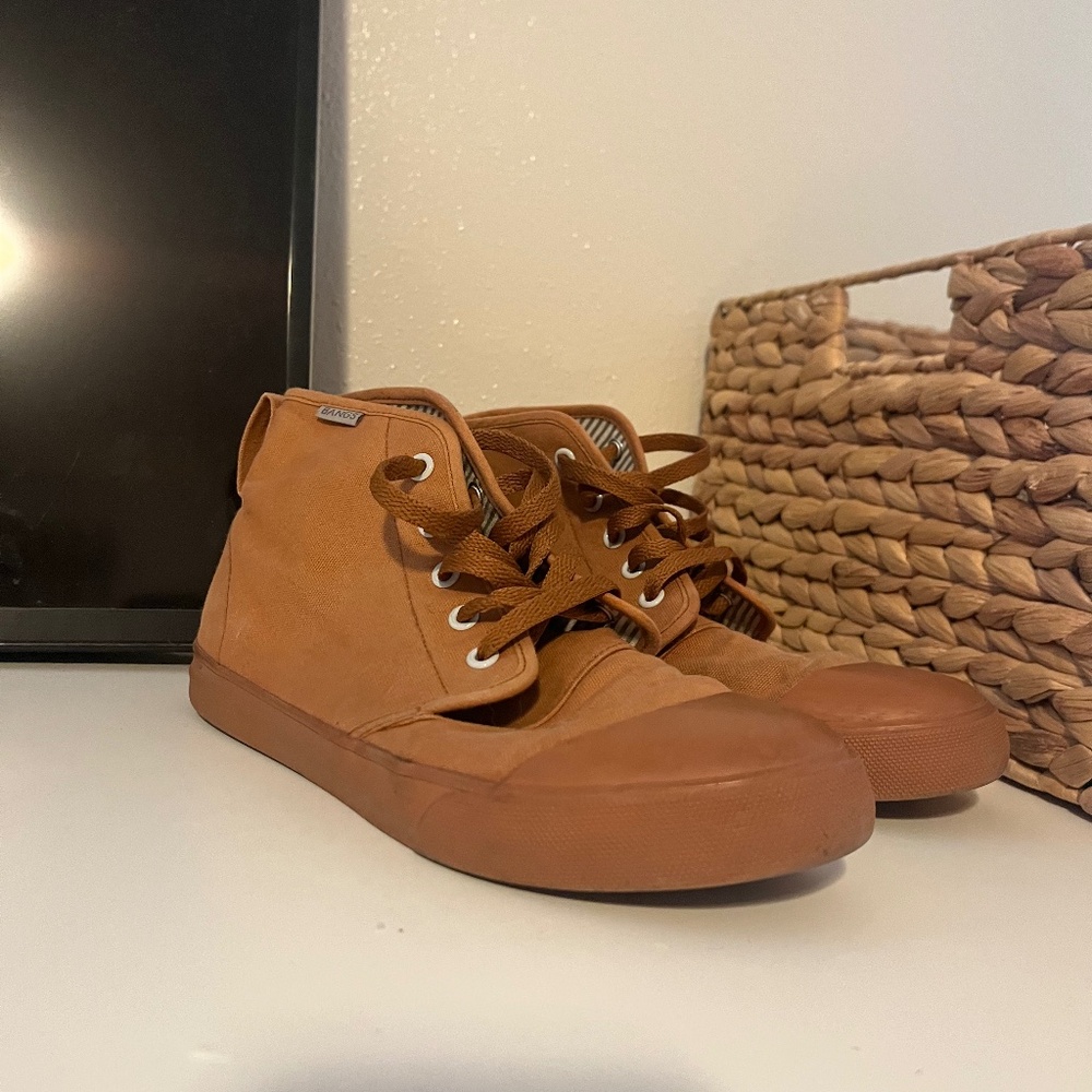 Bangs tan shoes